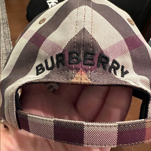 BURBERRY Hat - Picture 2 of 3